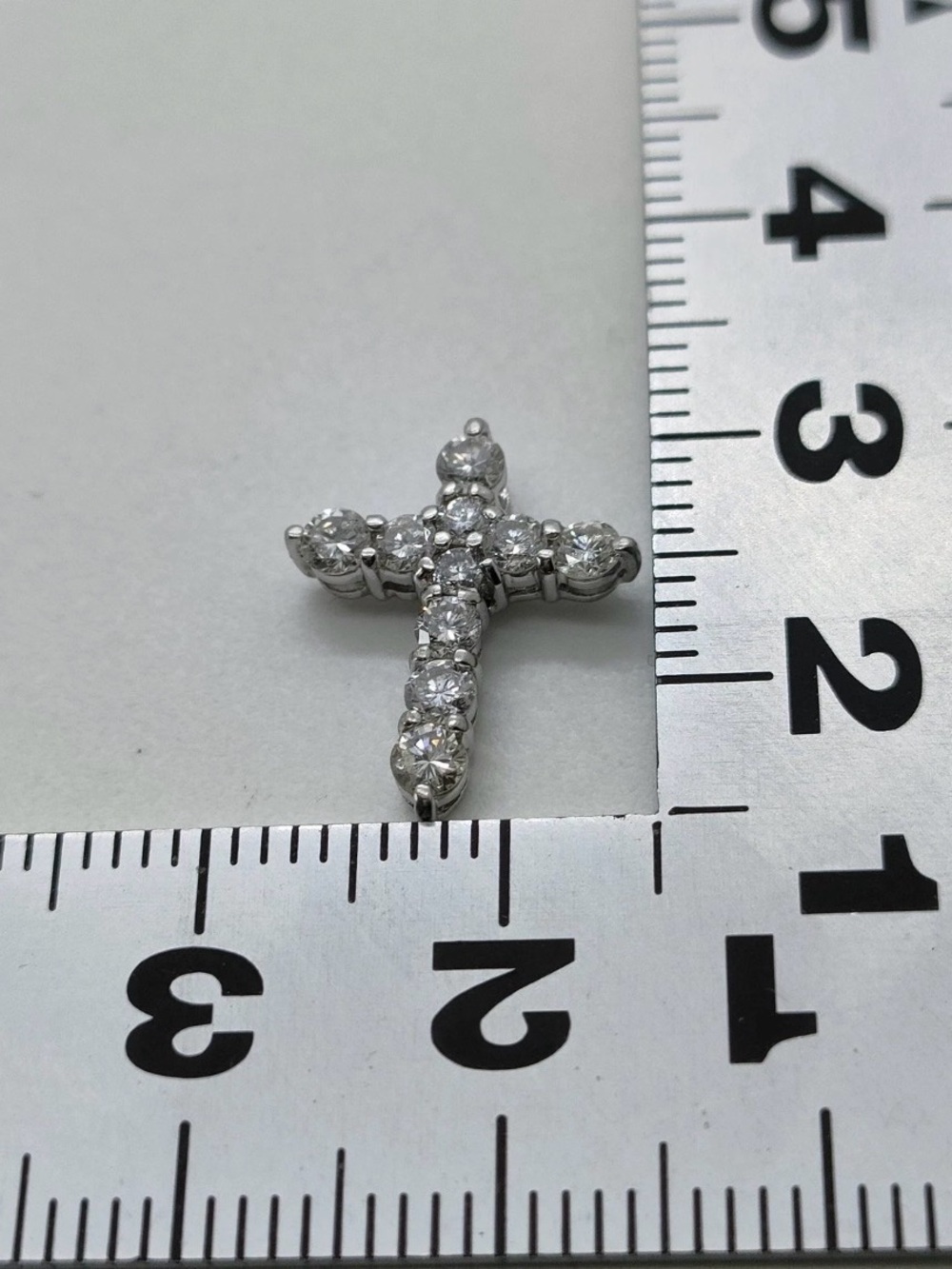 Diamond Cross Pendant in platinum - Sparkling White - Picture 3 of 7